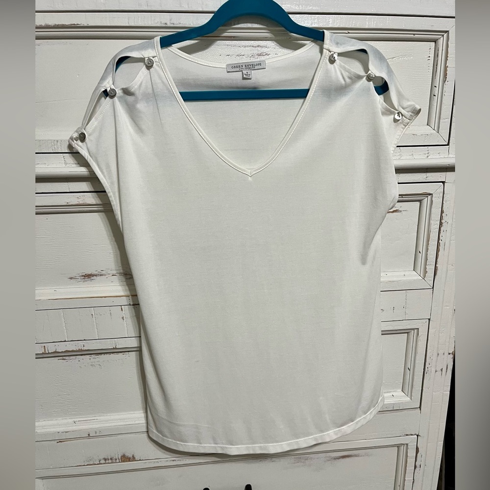 White short sleeve tops
